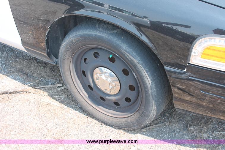 image for item I8225 2009 Ford Crown Victoria Police Interceptor