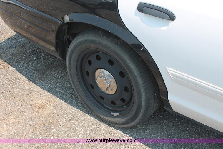 image for item I8225 2009 Ford Crown Victoria Police Interceptor