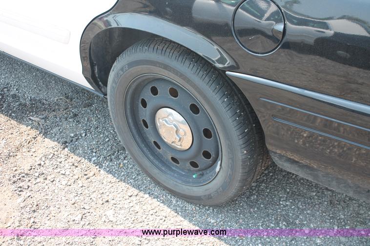 image for item I8225 2009 Ford Crown Victoria Police Interceptor