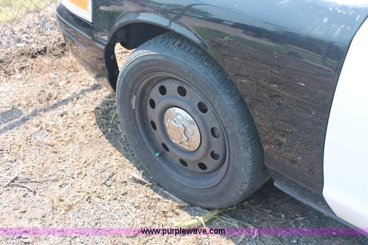 image for item I8225 2009 Ford Crown Victoria Police Interceptor