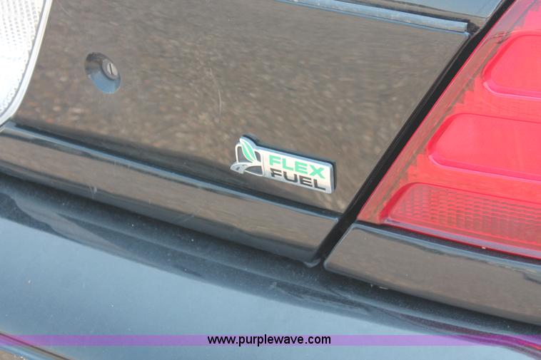 image for item I8225 2009 Ford Crown Victoria Police Interceptor