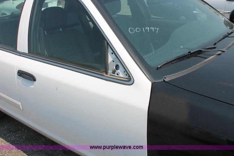 image for item I8225 2009 Ford Crown Victoria Police Interceptor