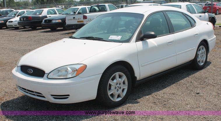 image for item I8226 2006 Ford Taurus SE