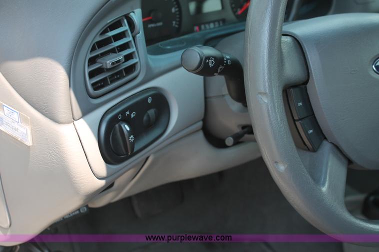 image for item I8226 2006 Ford Taurus SE