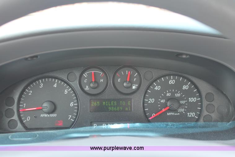 image for item I8226 2006 Ford Taurus SE