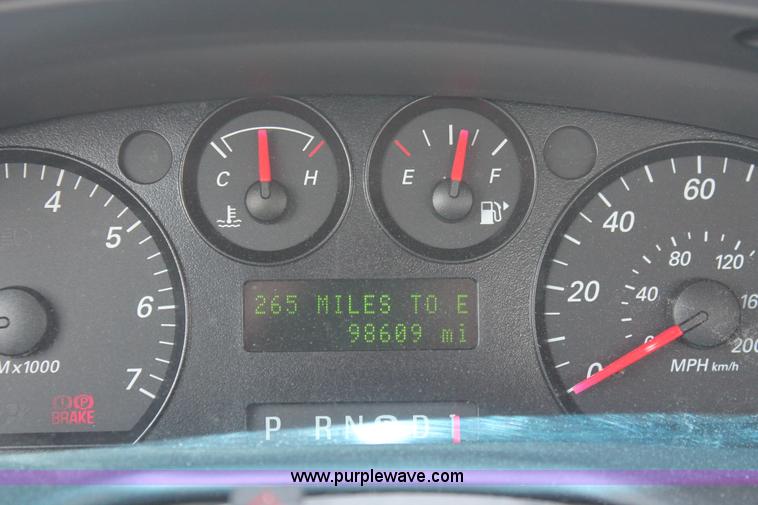 image for item I8226 2006 Ford Taurus SE