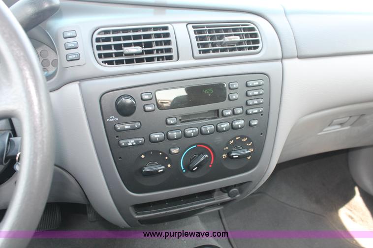 image for item I8226 2006 Ford Taurus SE