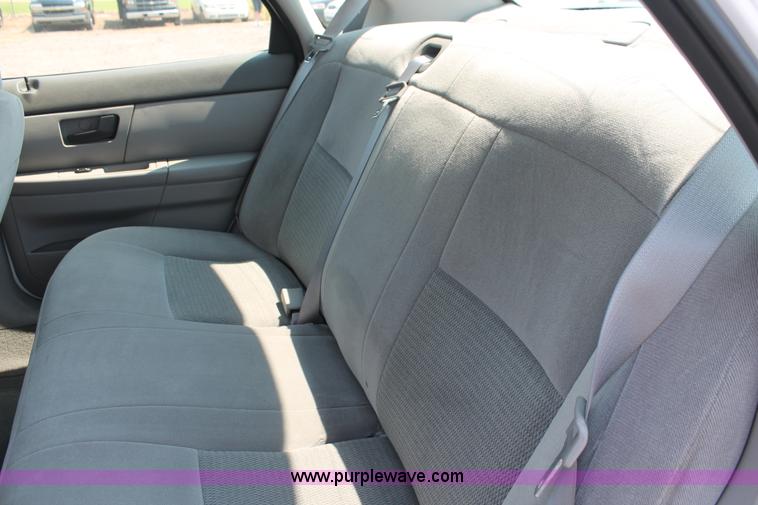 image for item I8226 2006 Ford Taurus SE