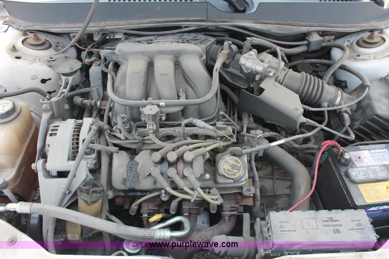 image for item I8226 2006 Ford Taurus SE