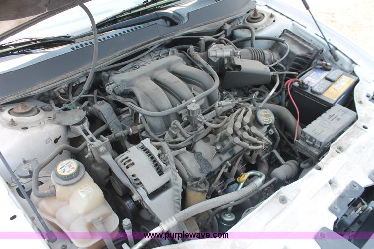 image for item I8226 2006 Ford Taurus SE