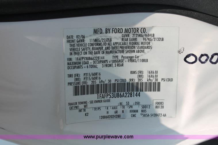 image for item I8226 2006 Ford Taurus SE
