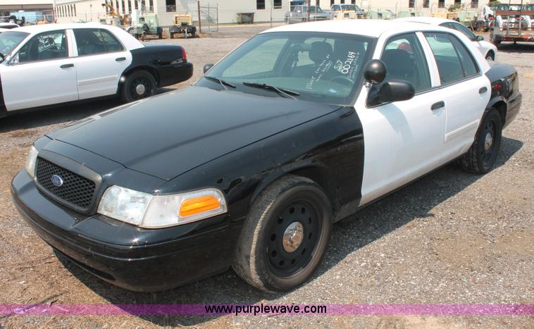 image for item I8227 2010 Ford Crown Victoria Police Interceptor
