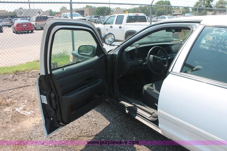 image for item I8227 2010 Ford Crown Victoria Police Interceptor