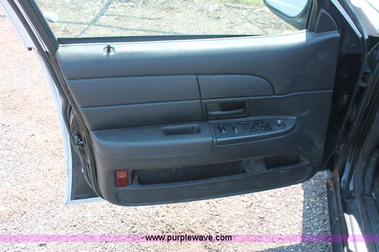 image for item I8227 2010 Ford Crown Victoria Police Interceptor