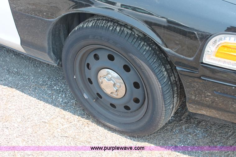 image for item I8227 2010 Ford Crown Victoria Police Interceptor