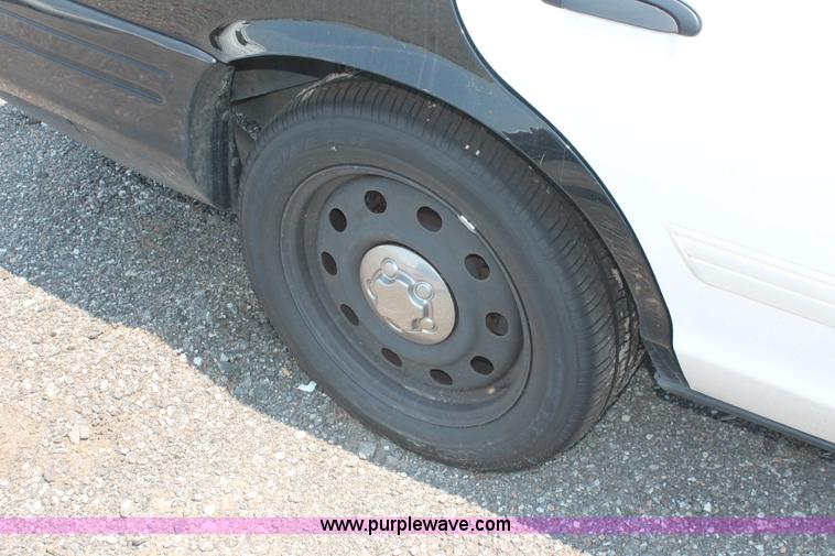 image for item I8227 2010 Ford Crown Victoria Police Interceptor