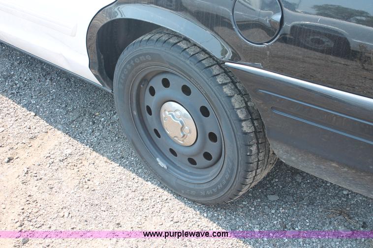 image for item I8227 2010 Ford Crown Victoria Police Interceptor