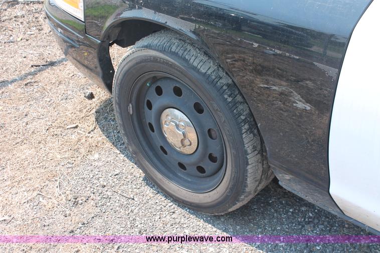 image for item I8227 2010 Ford Crown Victoria Police Interceptor