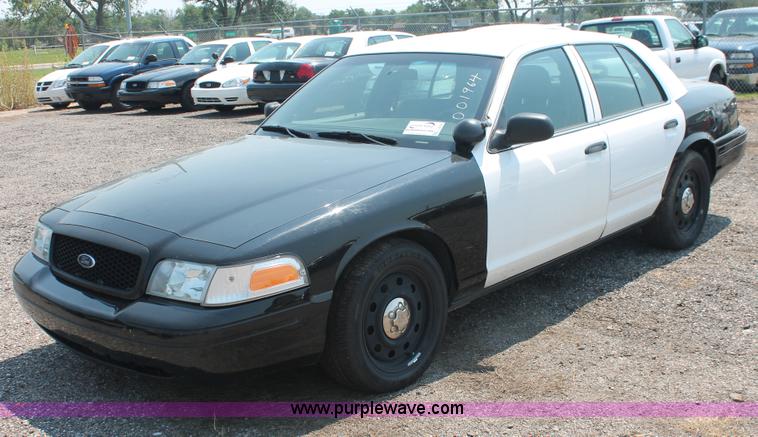 image for item I8228 2009 Ford Crown Victoria Police Interceptor