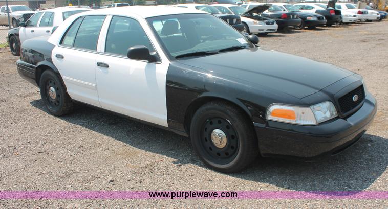 image for item I8228 2009 Ford Crown Victoria Police Interceptor