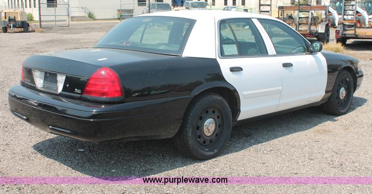 image for item I8228 2009 Ford Crown Victoria Police Interceptor