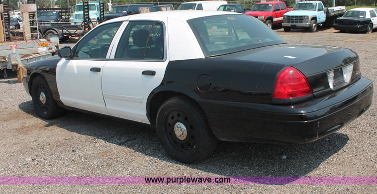 image for item I8228 2009 Ford Crown Victoria Police Interceptor