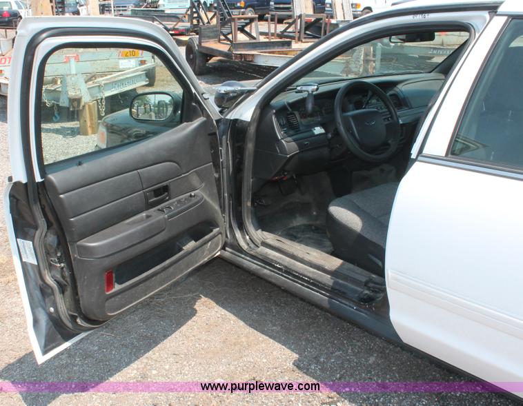 image for item I8228 2009 Ford Crown Victoria Police Interceptor