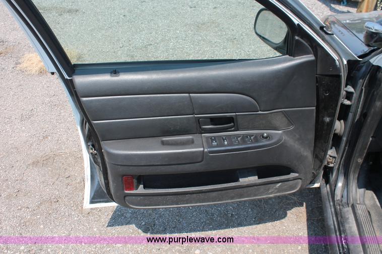 image for item I8228 2009 Ford Crown Victoria Police Interceptor