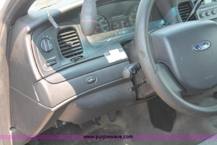 image for item I8228 2009 Ford Crown Victoria Police Interceptor