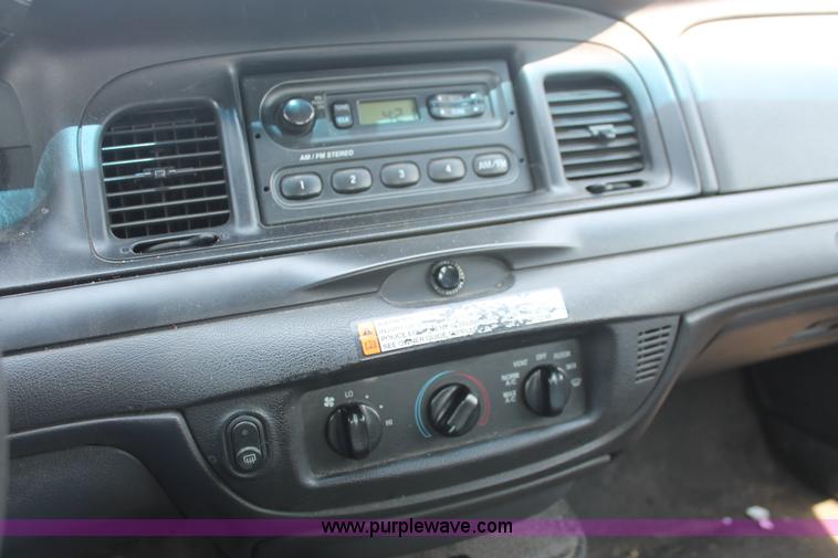 image for item I8228 2009 Ford Crown Victoria Police Interceptor