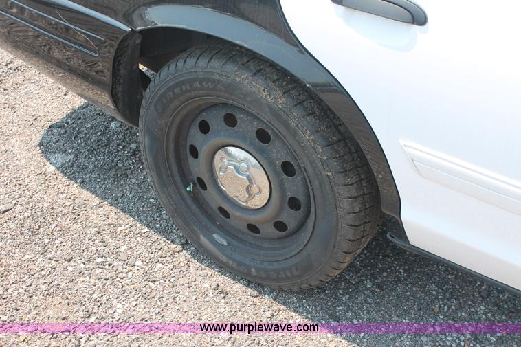 image for item I8228 2009 Ford Crown Victoria Police Interceptor