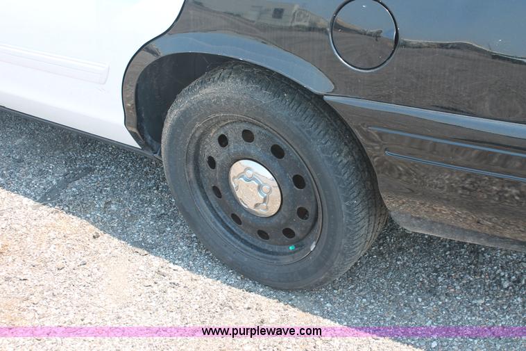 image for item I8228 2009 Ford Crown Victoria Police Interceptor