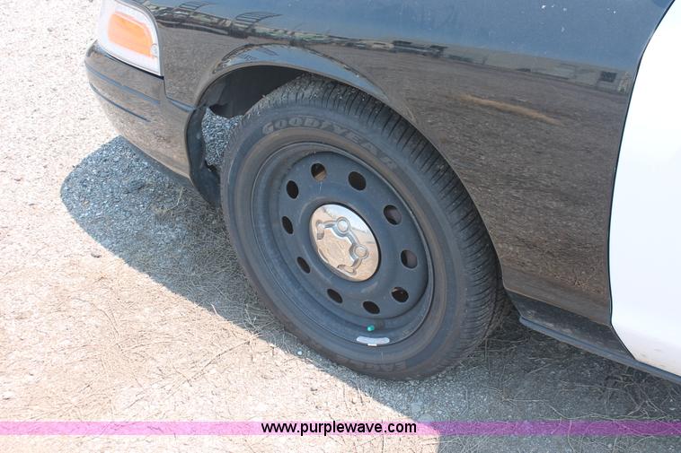 image for item I8228 2009 Ford Crown Victoria Police Interceptor