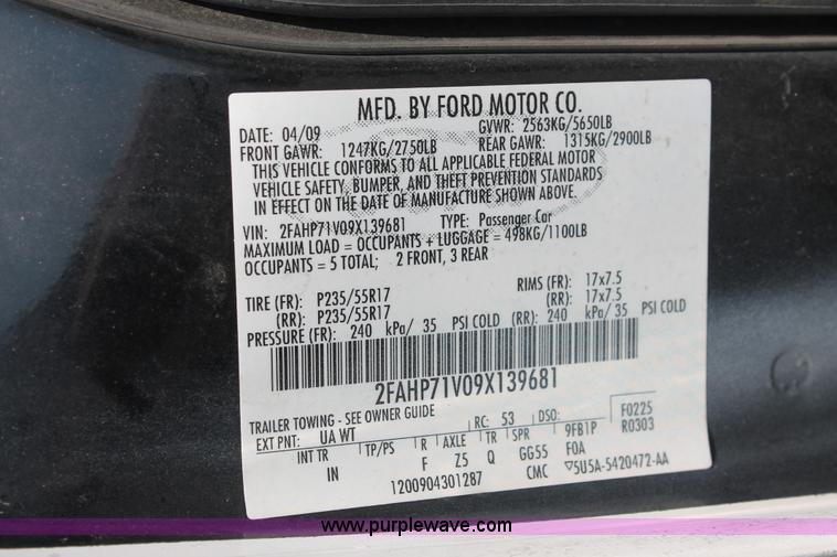 image for item I8228 2009 Ford Crown Victoria Police Interceptor