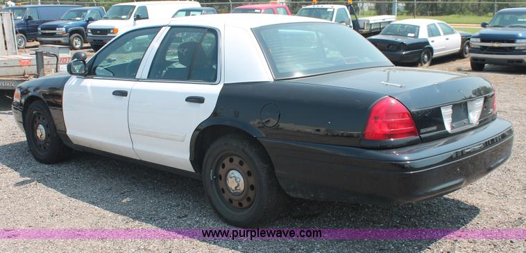 image for item I8229 2009 Ford Crown Victoria Police Interceptor