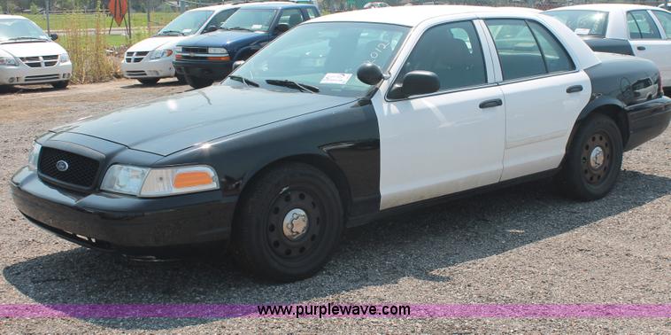 image for item I8229 2009 Ford Crown Victoria Police Interceptor