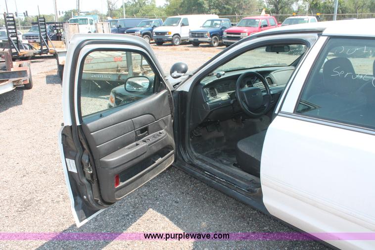 image for item I8229 2009 Ford Crown Victoria Police Interceptor