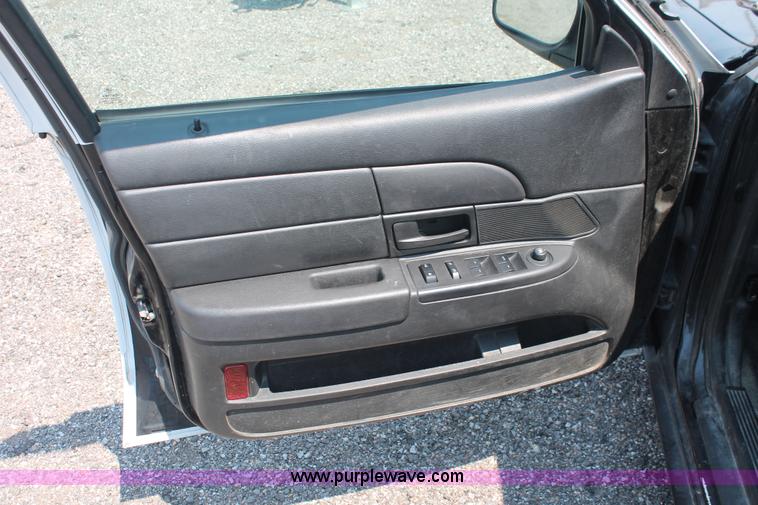 image for item I8229 2009 Ford Crown Victoria Police Interceptor