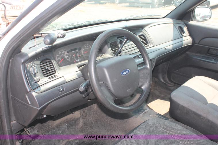 image for item I8229 2009 Ford Crown Victoria Police Interceptor