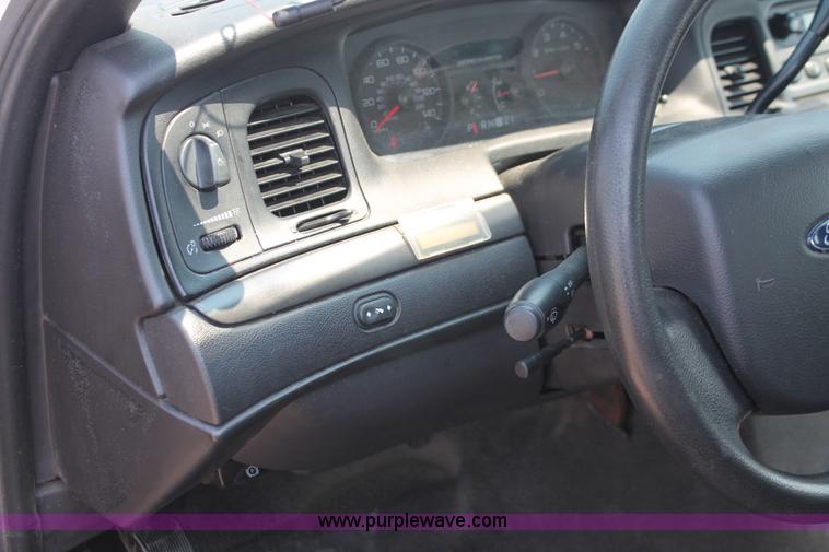 image for item I8229 2009 Ford Crown Victoria Police Interceptor