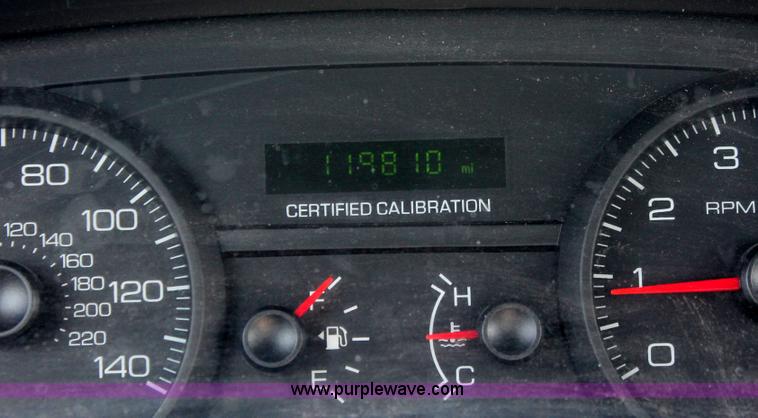 image for item I8229 2009 Ford Crown Victoria Police Interceptor