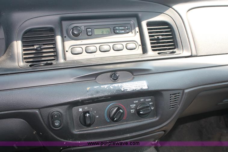 image for item I8229 2009 Ford Crown Victoria Police Interceptor