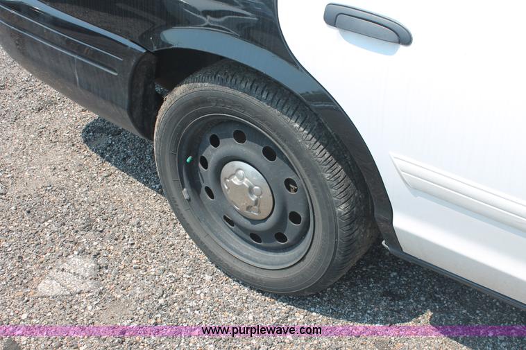 image for item I8229 2009 Ford Crown Victoria Police Interceptor