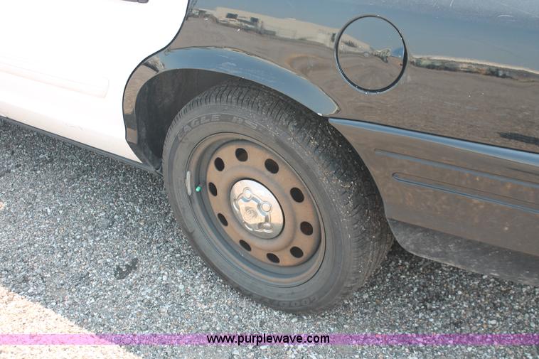 image for item I8229 2009 Ford Crown Victoria Police Interceptor