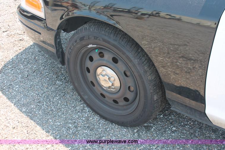 image for item I8229 2009 Ford Crown Victoria Police Interceptor