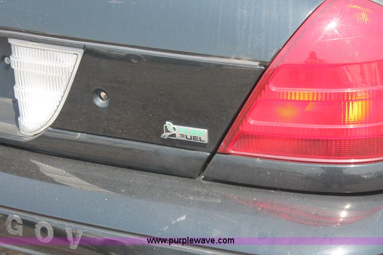 image for item I8229 2009 Ford Crown Victoria Police Interceptor