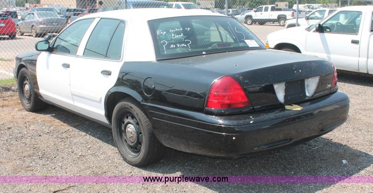 image for item I8230 2009 Ford Crown Victoria Police Interceptor