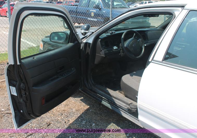 image for item I8230 2009 Ford Crown Victoria Police Interceptor