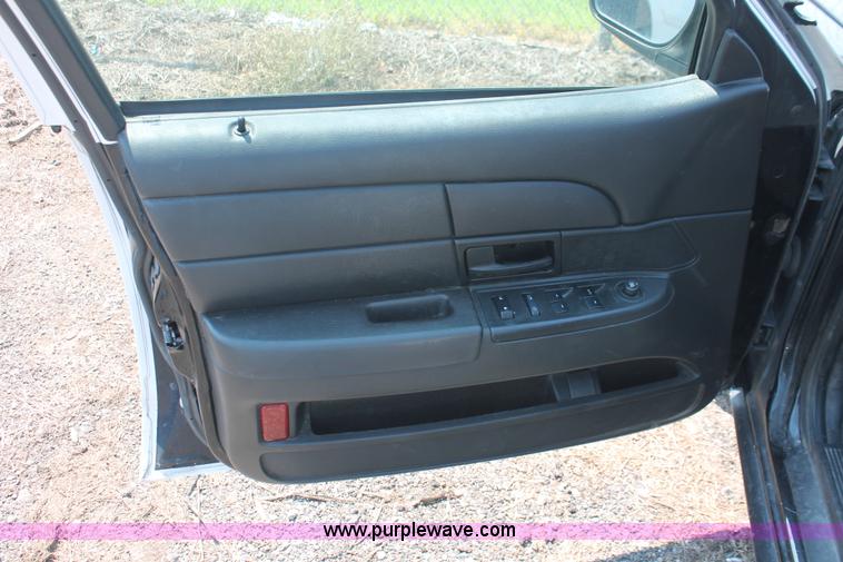 image for item I8230 2009 Ford Crown Victoria Police Interceptor