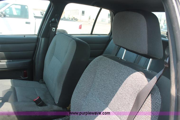 image for item I8230 2009 Ford Crown Victoria Police Interceptor